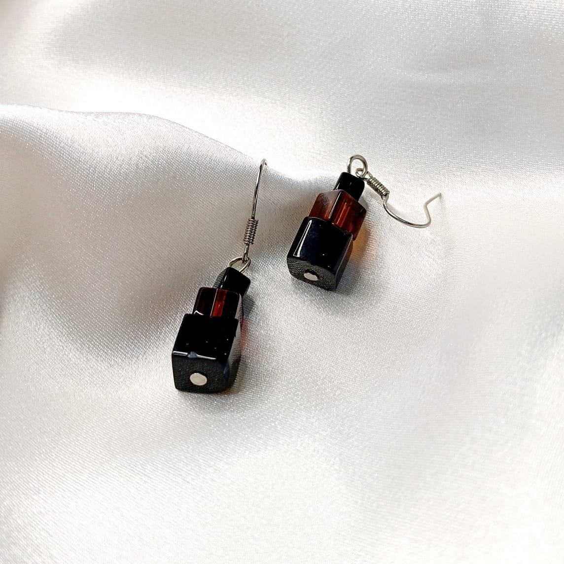 WhatsApp Image 2024-05-03 at 1.07.52 AM Block black maroon earrings - Image 1