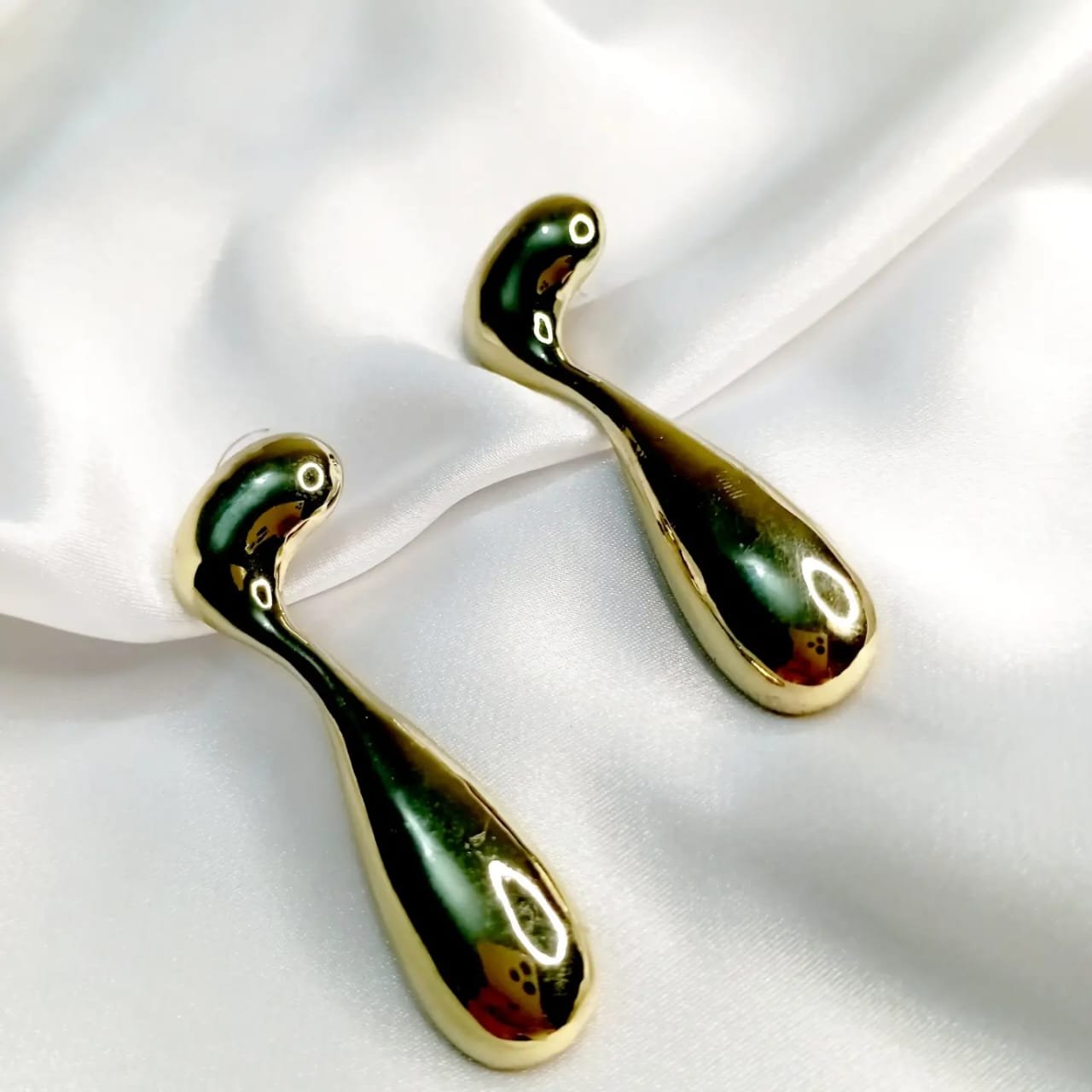 WhatsApp Image 2024-06-06 at 11.24.39 PM (1) Retro Medieval Bold Heavy Ear Studs - Image 1