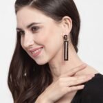 Black Stone Shine Long Two Square Ear  studs - Image 7